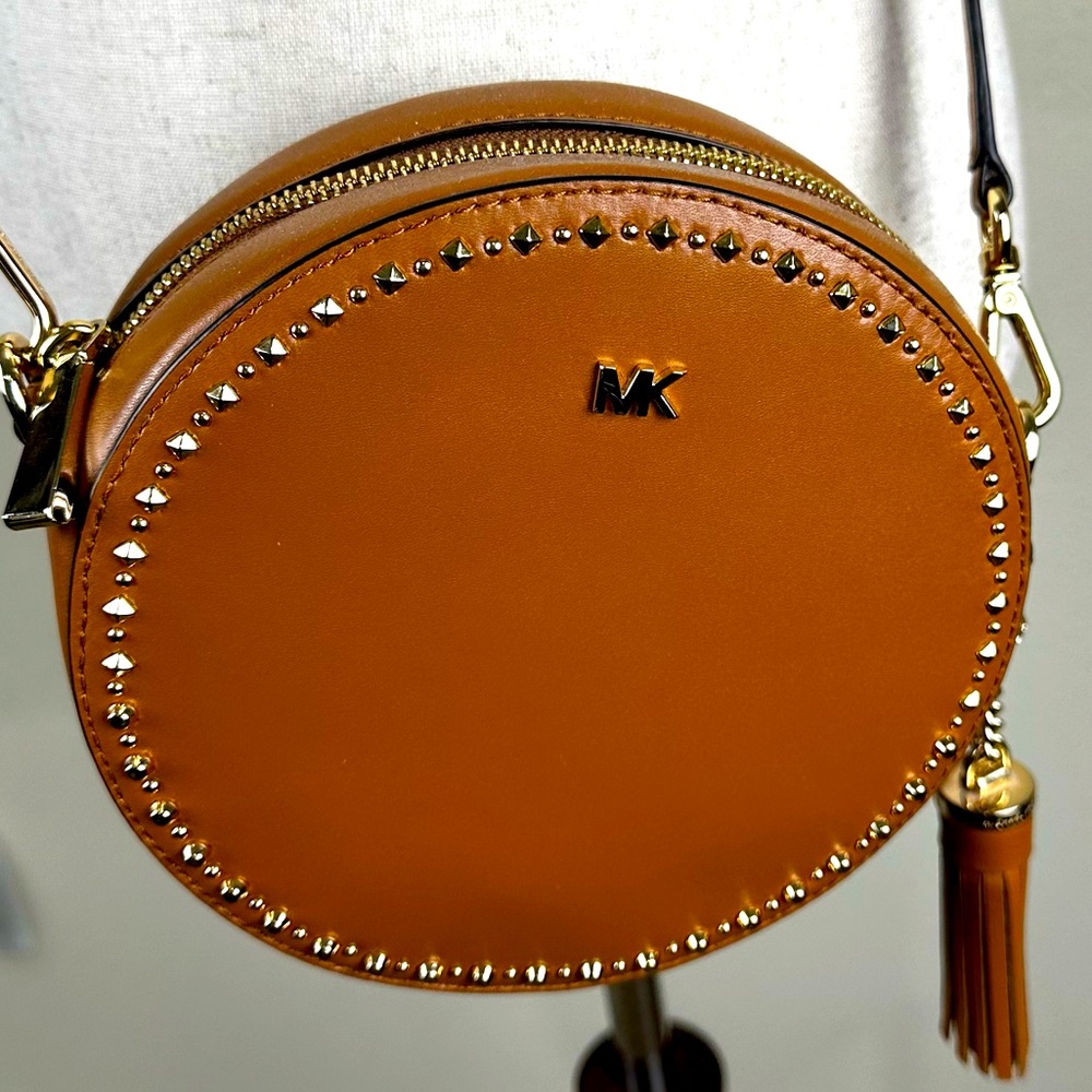 Women’s Michael Kors Leather Canteen Bag and Wallet color Acorn UEC